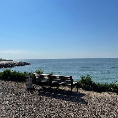 Апартаменты Уютная квартира с видом на море Riviera City Фонтанка Экстерьер фото